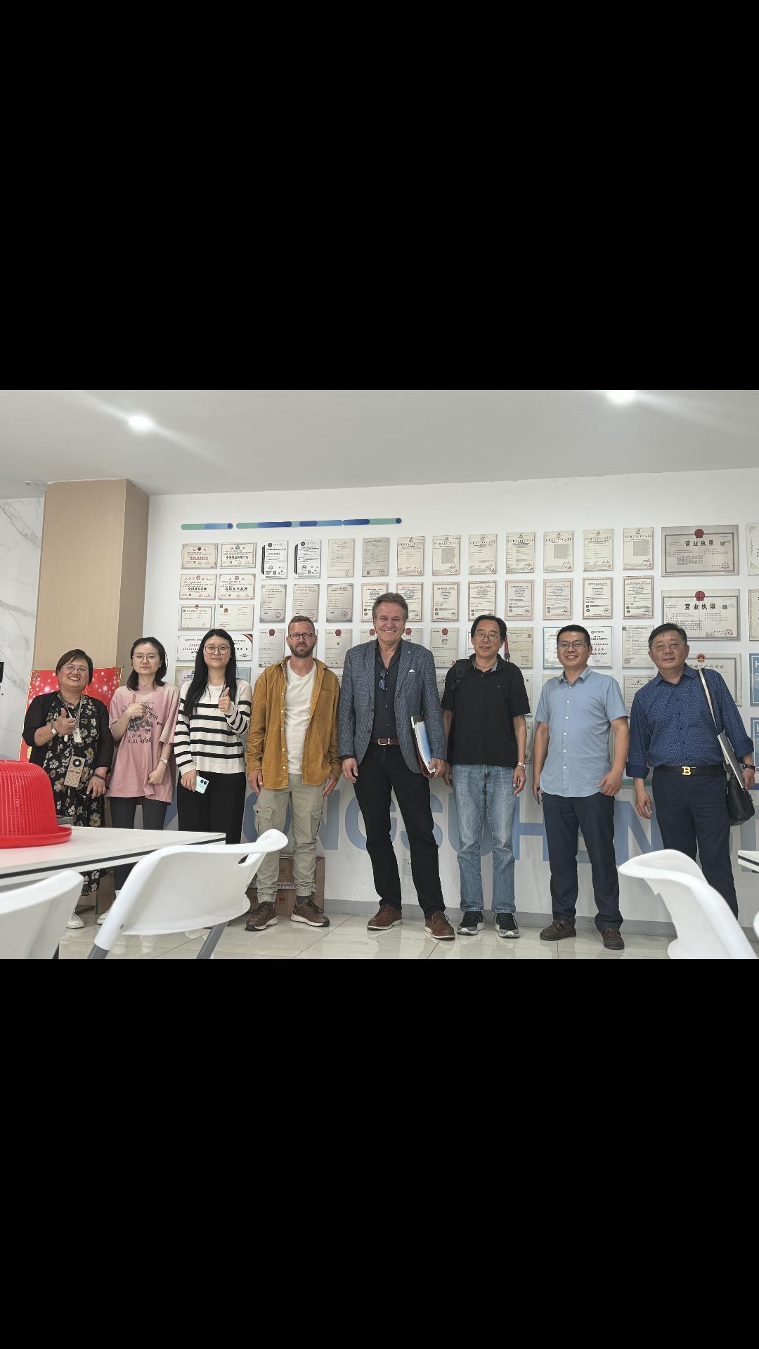 U.S. Clients Visita Luo Ming Purificacionis Technology pro Business Exchange